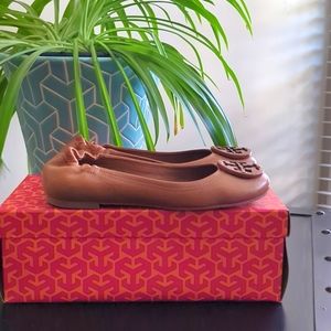 Tory Burch Reva flats in Royal Tan size 5.5